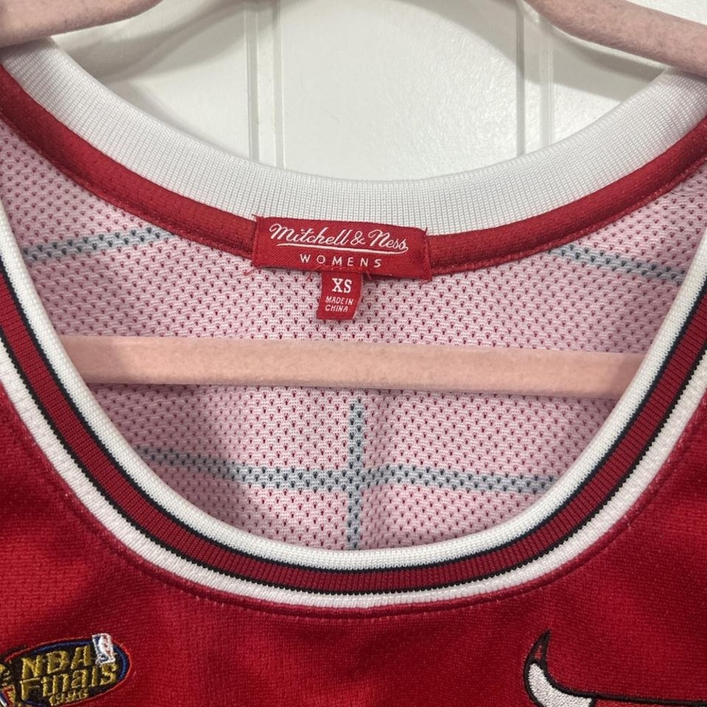 Chicago Bulls Mitchell & Ness red cropped mesh jersey tank. XS - Picture 2 of 6
